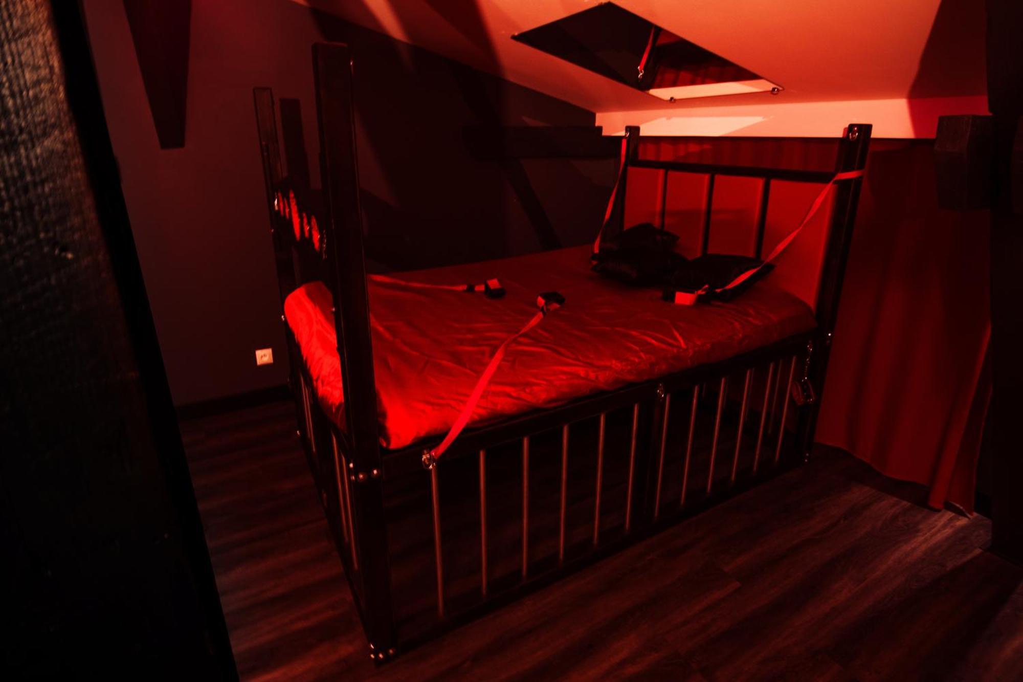 Red Palace Apartament Bdsm Bydgoszcz Exterior photo